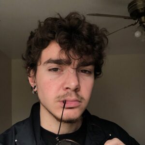 Elliot Fletcher Instagram - here’s me lookin like an emo harry potter