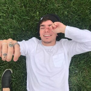 Elliot Fletcher Instagram - lay with me (swipe for a surprise)