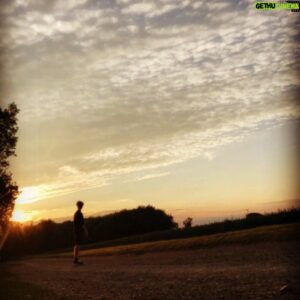 Elliot Grihault Instagram - Nothing like a good sky. 🌅 #sunset