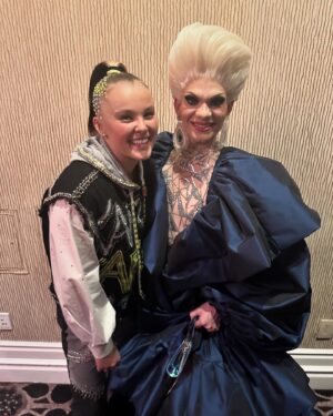 Elliott with 2 Ts Instagram - Yall…. @billiejoearmstrong from @greenday @jennifertilly from #chucky my new bestie hannah_waddingham and #jasonsudeikis from #tedlasso @itsjojosiwa from everything!!! @scottevansgram from @barbiethemovie @meredithmarks from @rhoslctv my sis @carmen_carrera @mannymua733 and my forever sis @itsshangela I’m still processing how incredible the @glaad awards were, just magical!!!! Thank you @thetonymorrison and @anthonyramosah for such a beautiful evening!!!! #glaadawards #greenday #celebs #hollywood #living #lgbt #gayawardsshow #redcarpet