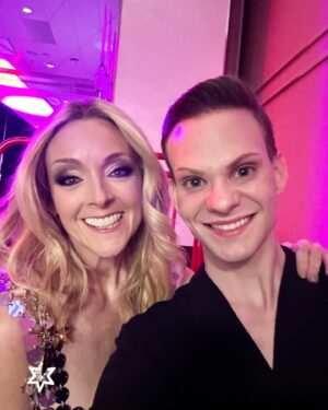 Elliott with 2 Ts Instagram - I had SO much fun working with this darling diva last night!!! Loved chatting with her about when she was a judge on drag race. I love how anyone that’s been on the show is so kind and eager to chat with me. Just the sweetest. Jane Krakowski ladies and gents!!!! Thank you so much @eplusproductions for the opportunity!!!! 
#30rock #kimmyschmidt #schmigadoon #living #gigs #werk #dragrace