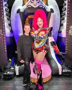 Elliott with 2 Ts Instagram - @jimbothedragclown circus is AMAZING!!!! One of the most hilarious spectacles I’ve ever seen!!!! 🤣🤣🤣🤣 absolutely adore you and your hubby @mrbradytaylor thank you so much for being so lovely!!!! 💕💋🤟🏻 #jimbo #jimbothedragclown #dragrace #dragracesisters #living