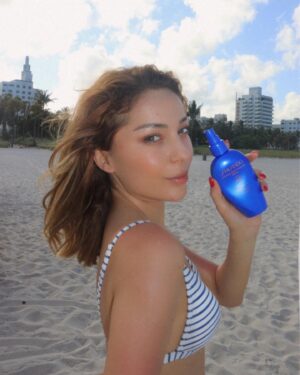 Elona Ndrecaj Instagram - @shiseido 
Invisible, breathable broad-spectrum SPF 40 sunscreen sprays on easily and keeps pace with active lifestyles.