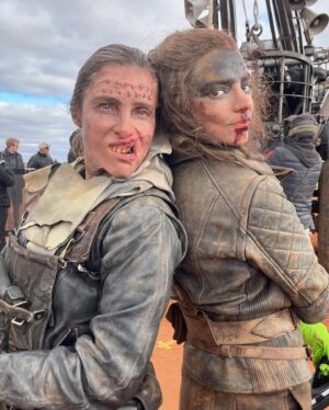 Elsa Pataky Instagram - Some of my favourite moments on  the set of @furiosamovie #madmaxsaga  @chrishemsworth  @anyataylorjoy @yesdavidcollins. 📷@jasinboland