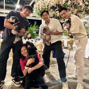 Elvin Ng Instagram - Life would be #ruff without you. 🐾🐾🐶🐶 #furrykids #pawrents