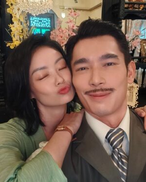 Elvin Ng Instagram - Were we supposed to #feelsexy and be this #flirty, #likewrongshow @sheila_sim #张银娘? 以前的人比较#矜持 的ok，#还没入戏 haha but you won't see this in the show. First day of filming for #陈东豪 was a breeze (in a not so breezy house) cos it was only photo-taking and #nolines (in the script and some say on the face too hahaha)! 😉😅😘 #EmeraldHill #小娘惹之翡翠山