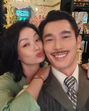 Elvin Ng Instagram - Were we supposed to #feelsexy and be this #flirty, #likewrongshow @sheila_sim #张银娘? 以前的人比较#矜持 的ok，#还没入戏 haha but you won't see this in the show. First day of filming for #陈东豪 was a breeze (in a not so breezy house) cos it was only photo-taking and #nolines (in the script and some say on the face too hahaha)! 😉😅😘 #EmeraldHill #小娘惹之翡翠山