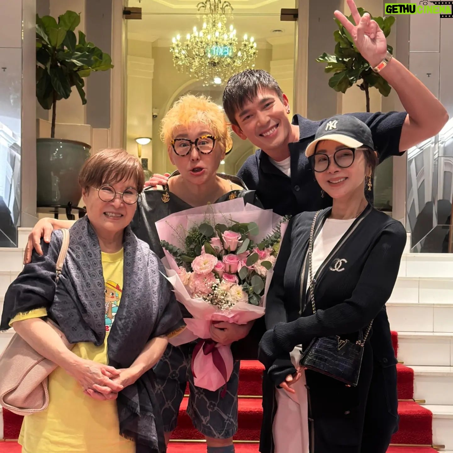 Elvin Ng - 2.8K Likes - 在台湾拍戏,靠她们!来新加坡玩,找我们!💯💯 #你那边怎样我这边ok #AllisWell