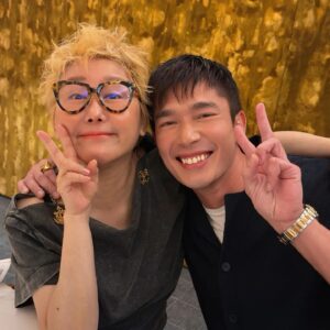 Elvin Ng Instagram - 在台湾拍戏，靠她们！来新加坡玩，找我们！💯💯 #你那边怎样我这边ok #AllisWell