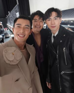 Elvin Ng Instagram - Oh, look who I bumped into today! 😉😘 #StarAwards2024 #红星大奖2024 @the_celebrityagency @elvinology