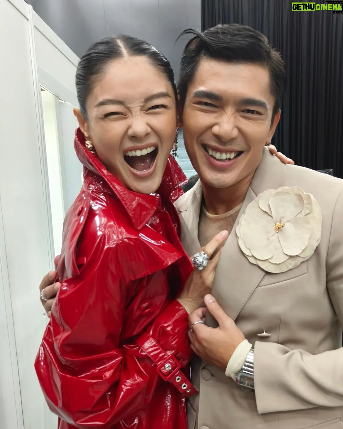 Elvin Ng - 9.2K Likes - Oh, look who I bumped into today! 😉😘 #StarAwards2024 #红星大奖2024 @the_celebrityagency @elvinology