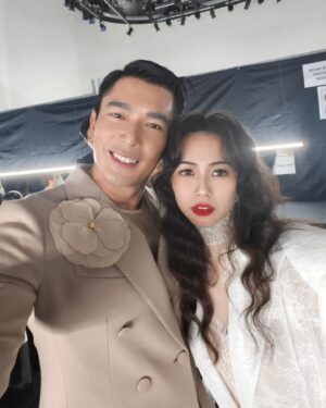 Elvin Ng Instagram - Oh, look who I bumped into today! 😉😘 #StarAwards2024 #红星大奖2024 @the_celebrityagency @elvinology