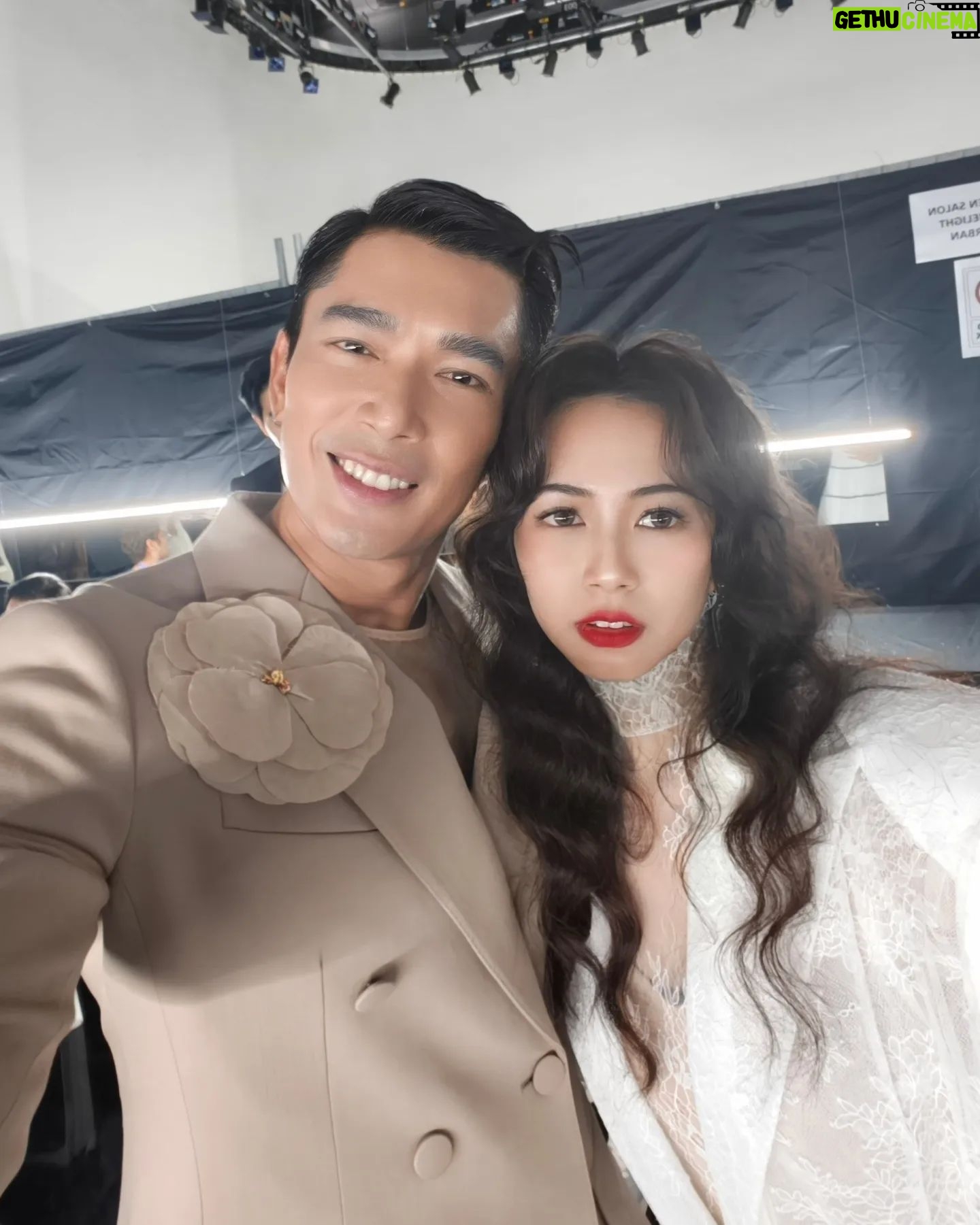 Elvin Ng - 9.2K Likes - Oh, look who I bumped into today! 😉😘 #StarAwards2024 #红星大奖2024 @the_celebrityagency @elvinology