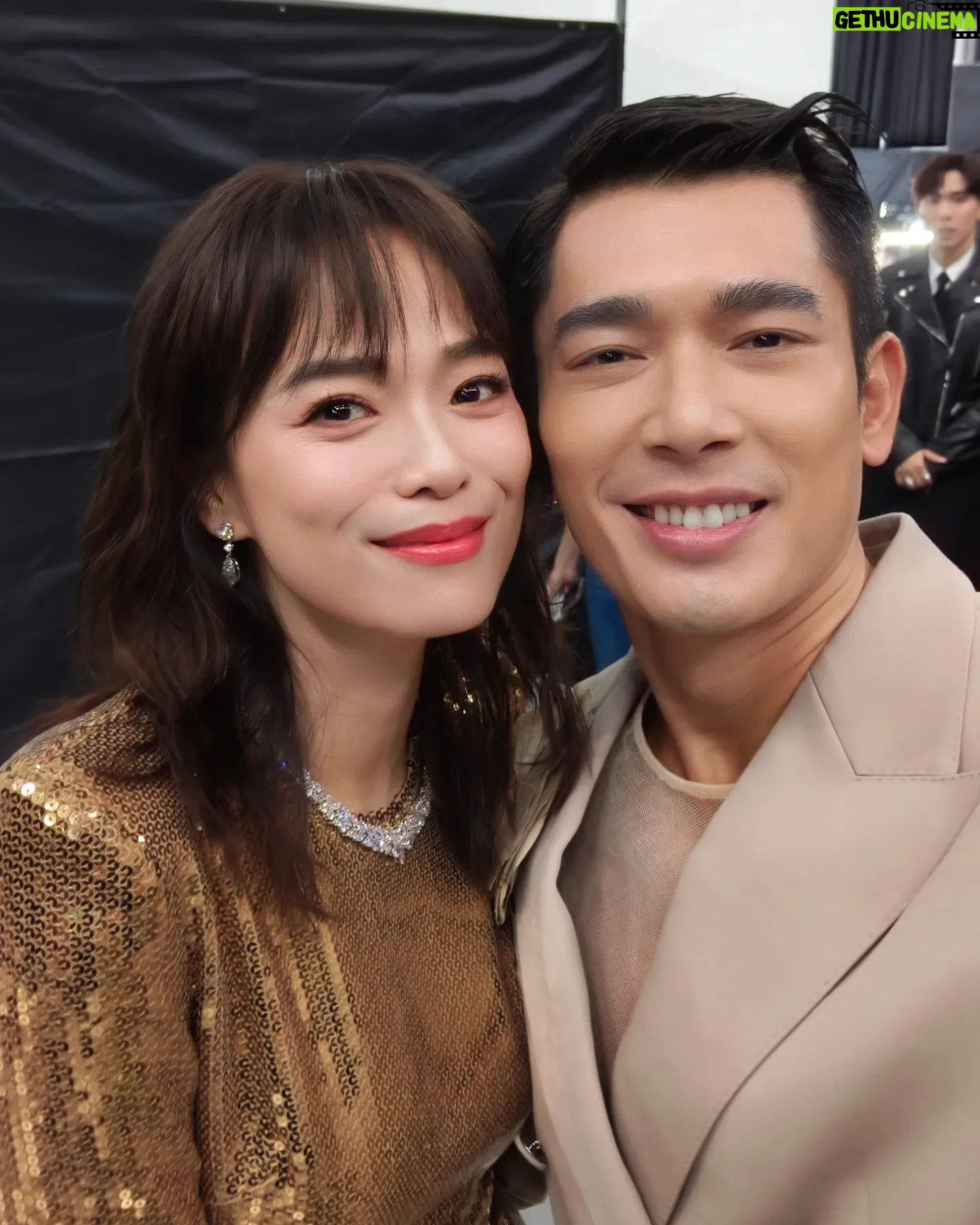 Elvin Ng - 9.2K Likes - Oh, look who I bumped into today! 😉😘 #StarAwards2024 #红星大奖2024 @the_celebrityagency @elvinology