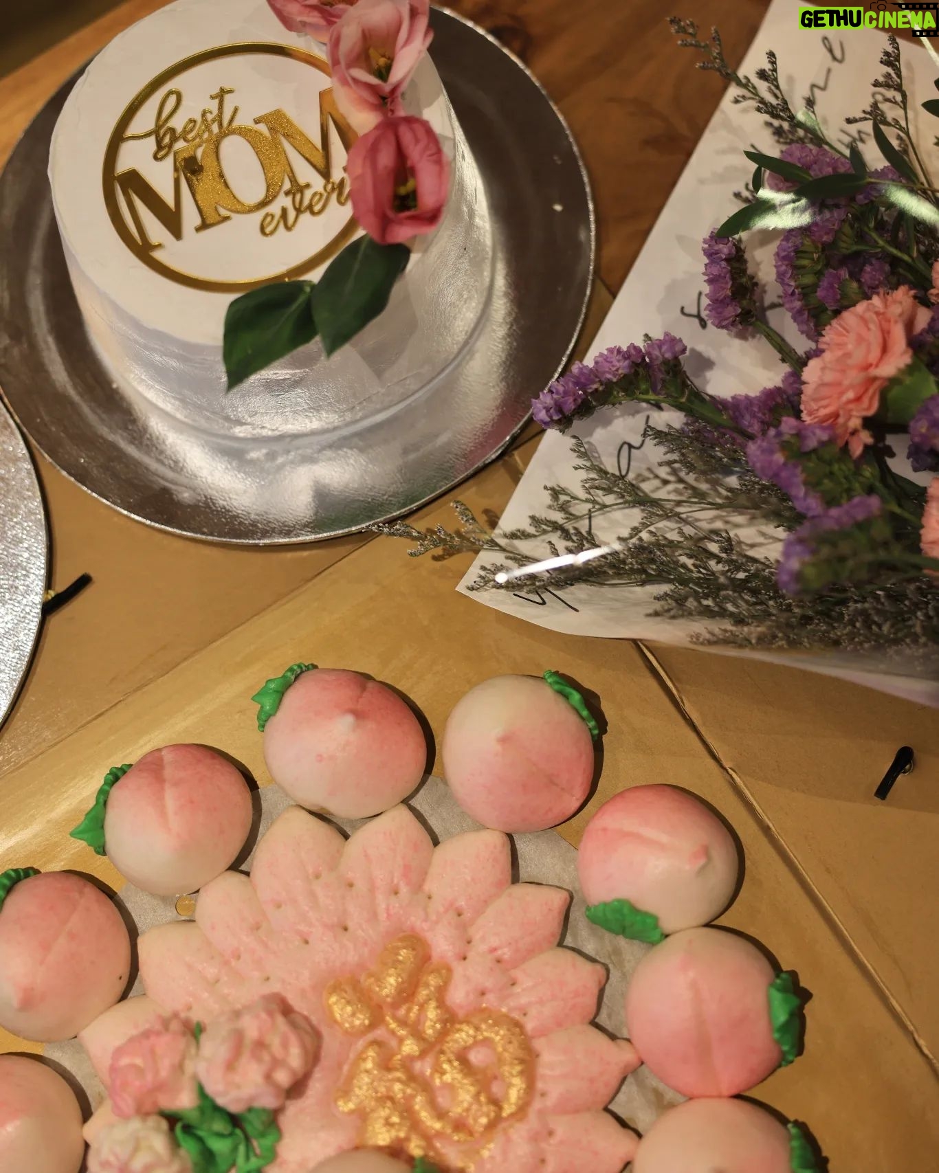 Elvin Ng - 4.2K Likes - Sweet #MothersDay celebration at home with #AhMa and the #nottikids! ❤️ #peonyjade #peonyjadesg @peonyjadesg
