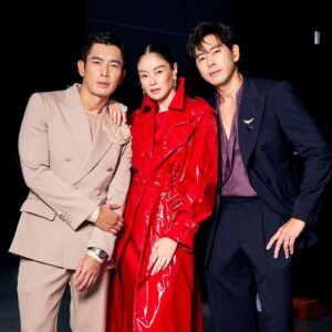Elvin Ng Instagram - Us trying to #showoff our #expensive #jewellery and #watches as the shot got tighter, and we got #foundout! ✨✨ #exposed #gotcha #StarAwards2024 #红星大奖2024 📸: @mediacorp @_mediacorp_ @the_celebrityagency