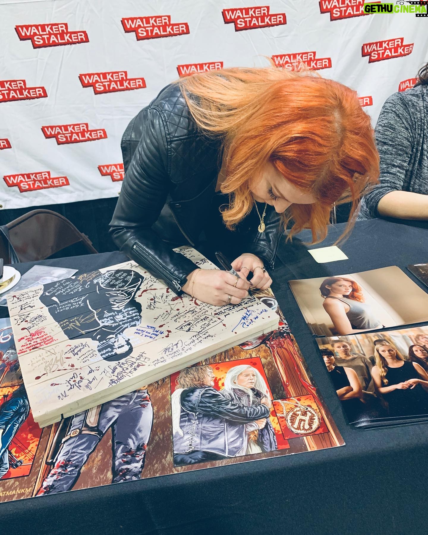 Elyse Dufour - 1.3K Likes - Goingtoclogyourshitwithonemore #walkerstalkercon #walkerstalker postsorryinadvance but I love these people #twd #twdfans #twdfamily
Please comment and let me tag you because I love you so much