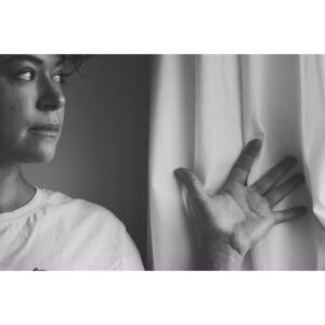 Elyse Levesque Instagram - Took some photos of my best bud @tatianamaslany for an interview she did! 🤍

Check out the article here: https://www.byrdie.com/zoom-date-tatiana-maslany-5071033