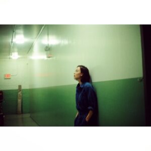 Elyse Levesque Instagram - Cause...art? 🤷🏻‍♀️ •
📷: @abilieff #outoffocus #brooklyn #williamsburg #portrait #thatsideparttho
