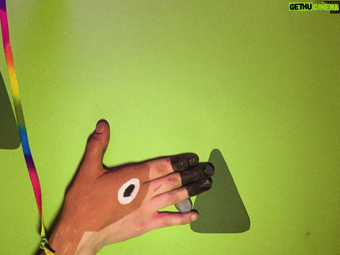 Ema Mlynarčíková - 65.6K Likes - CW: flashing lights on the last slide
The chewing kinda sus 👀
This lil animation that instagram seemed to like was part of my experimental animation class where we had to remake the same film with different techniques (our style, traditional with no lighttable, using human body and flicker film)
There is one more version in the making but that will be much different :0
#2danimation #animation #characteranimation #animationloop #dog #loop