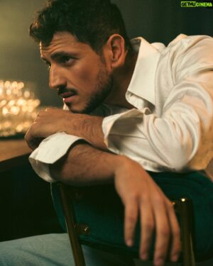 Emanuel Caserio Instagram - 90s 

Ph. @marcocorriere 

Outfit @millesime_vintage 

Grooming @avola_chiara17_mua

Video @pdrphoto 

Location @armonicorestaurantclub