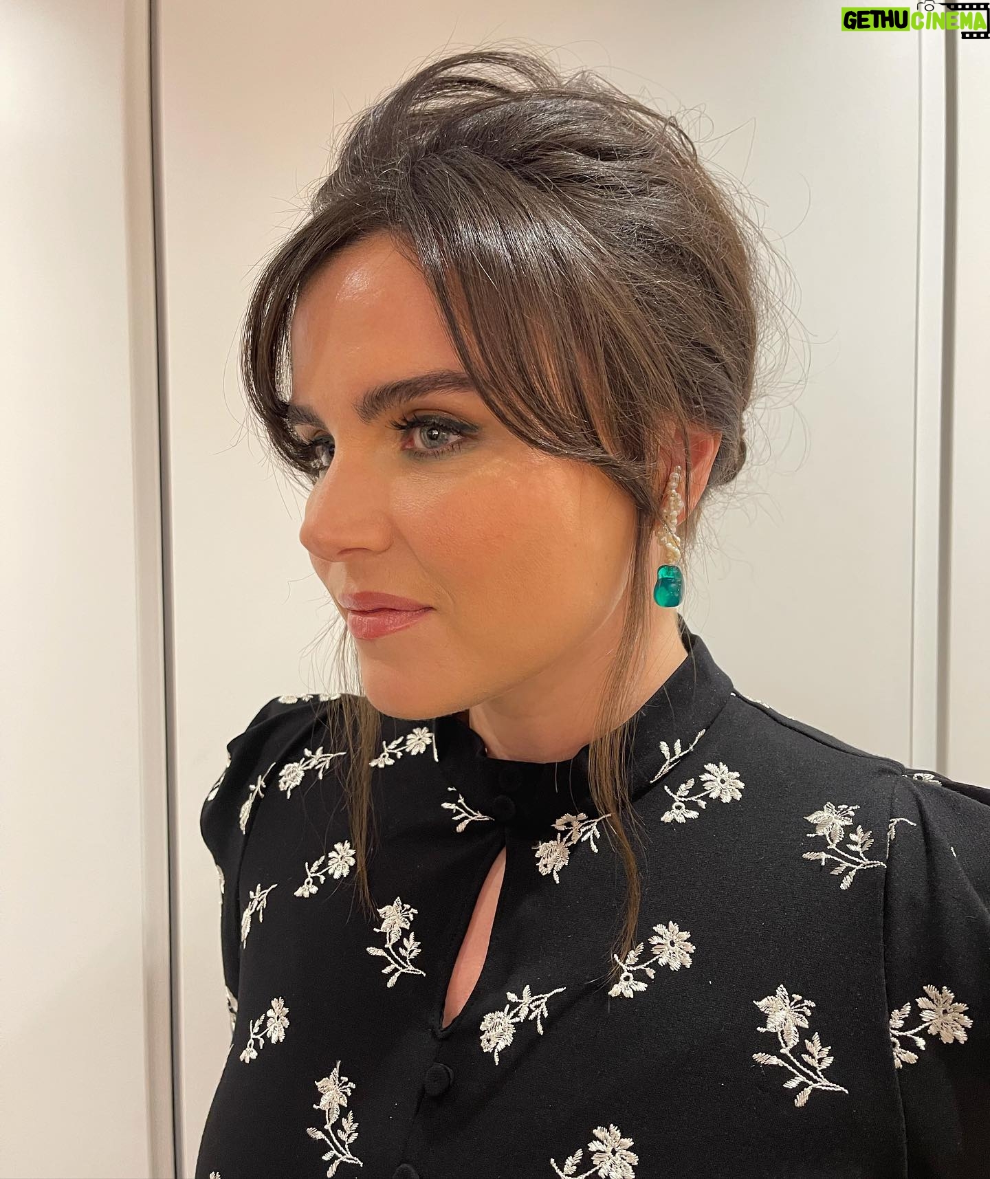 Emer Kenny - 2.2K Likes - Glammed for the BIFAs.
Thank you @naradkutowaroo @samcmakeup and @emmalanestylist! 💚