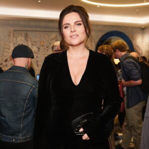 Actress Emer Kenny HD Instagram Photos and Wallpapers September 2022