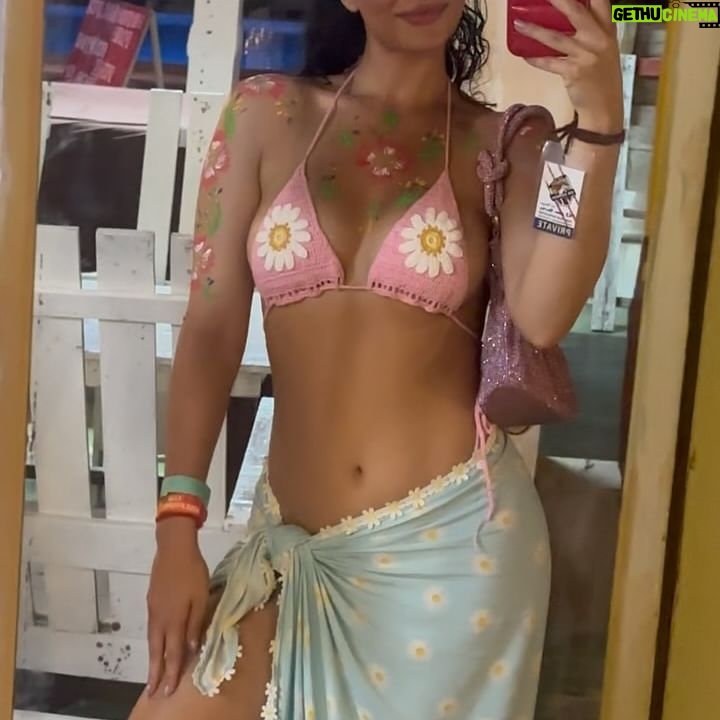 Emeraude Toubia - 133.7K Likes - 🌕 🍓Full Moon Night 🦄 🌸🌴💫🍄👙🌈 #fullmoonparty 🇹🇭