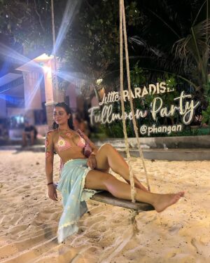 Emeraude Toubia Instagram - 🌕 🍓Full Moon Night 🦄 🌸🌴💫🍄👙🌈 #fullmoonparty 🇹🇭