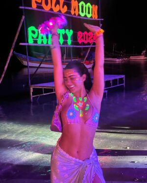 Emeraude Toubia Instagram - 🌕 🍓Full Moon Night 🦄 🌸🌴💫🍄👙🌈 #fullmoonparty 🇹🇭