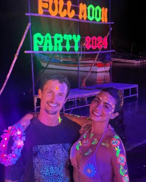 Emeraude Toubia Instagram - 🌕 🍓Full Moon Night 🦄 🌸🌴💫🍄👙🌈 #fullmoonparty 🇹🇭