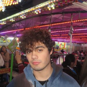 Emery Kelly Instagram - catch a little feel tonight 🎡🔥