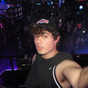 Emery Kelly Instagram - u give me electric feels ⚡️🎡