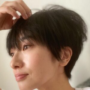 Emi Kurara Instagram - .
晴天！
キャッチボールして
太陽浴びて
気持ちもスッキリ。

新しい髪型。
少しボーイッシュに。
ばっさりいきました。

皆さん素敵な週末を💚