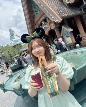 Emi Ōmatsu Instagram - ついに念願のファンタジースプリングスへ
行ってきました…
よすぎた…本当によすぎて最高すぎました
動画撮ってるのでお楽しみに☺️☺️☺️