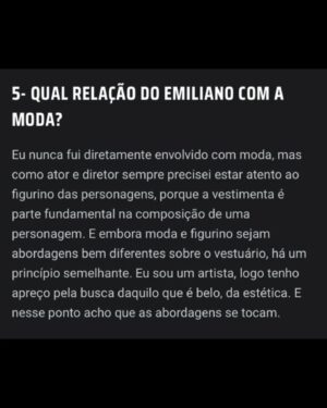 Emiliano D'Ávila Instagram - ➡️ Arraste pro lado e me diga de qual foto ou resposta gostou mais. 😃

O ator @emiliano.davíla é capa de maio de @aquarentenamag

O ator entrou no set e já de cara, encantou toda a equipe. De fala mansa, seu leve sotaque e de uma beleza cativante. Todos os pontos se ligaram com aquele menininho que estreou nos palcos de Salvador aos 11 anos de idade.

Essa edição clicada metade em uma galeria de arte e metade no estúdio nos possibilitou momentos memoráveis, textos, lembranças declamadas por um ator que sabe de onde veio e sabe onde quer chegar. Emiliano transcende.

Foto: @ronaldofcorrea/@pdifotografia Beleza: @lemendes_br (Toda a beleza foi produzida com produtos veganos e não testados em animais).
Cabelo: @giovanevfranca
Arte: @theocporto
Assistente de produção: @kcirtannes
Produção executiva: @casadorobim
Locação: @estudiopdi
Editor-chefe e styling: @ronaldorobim

#emilianodavila #aquarentenamag #ator #teatro #arte #maio #capa #revistaeletronica #veganismo