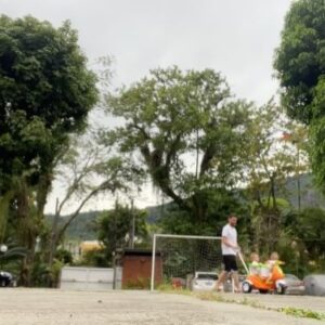 Emílio Dantas Instagram - Viva nossos moleques! Mais um mês pra conta dessa vida linda que é ter vocês por perto.❤️🚀❤️🚀