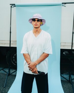 Emilio Sakraya Instagram - Die ersten zwei Tage auf Tour sind rum und ich hoffe euch gefällts genau so gut wie meinem Team und mir. Stuttgart gestern Abend war traumhaft, jetzt ist kurz Pause und am Donnerstag sehen wir uns dann in Frankfurt wieder! #blessings