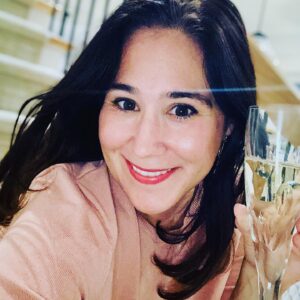 Emily Andras Instagram - And just like that, 2020 is my favourite year. Cheers to every single cast and crew member, writer and editor, network champion and producer. But mostly to the #Earpers, beloved beyond belief. 😘 Always dream big, don’t give up, and if you can, take the stairs. #WynonnaEarp #PCAs