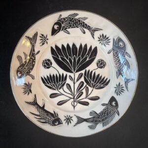 Emily Gravett Instagram - These are some old plates that I recently added some lustre to. It’s soooo shiny!
#ceramicsart #pottery #lustreware
