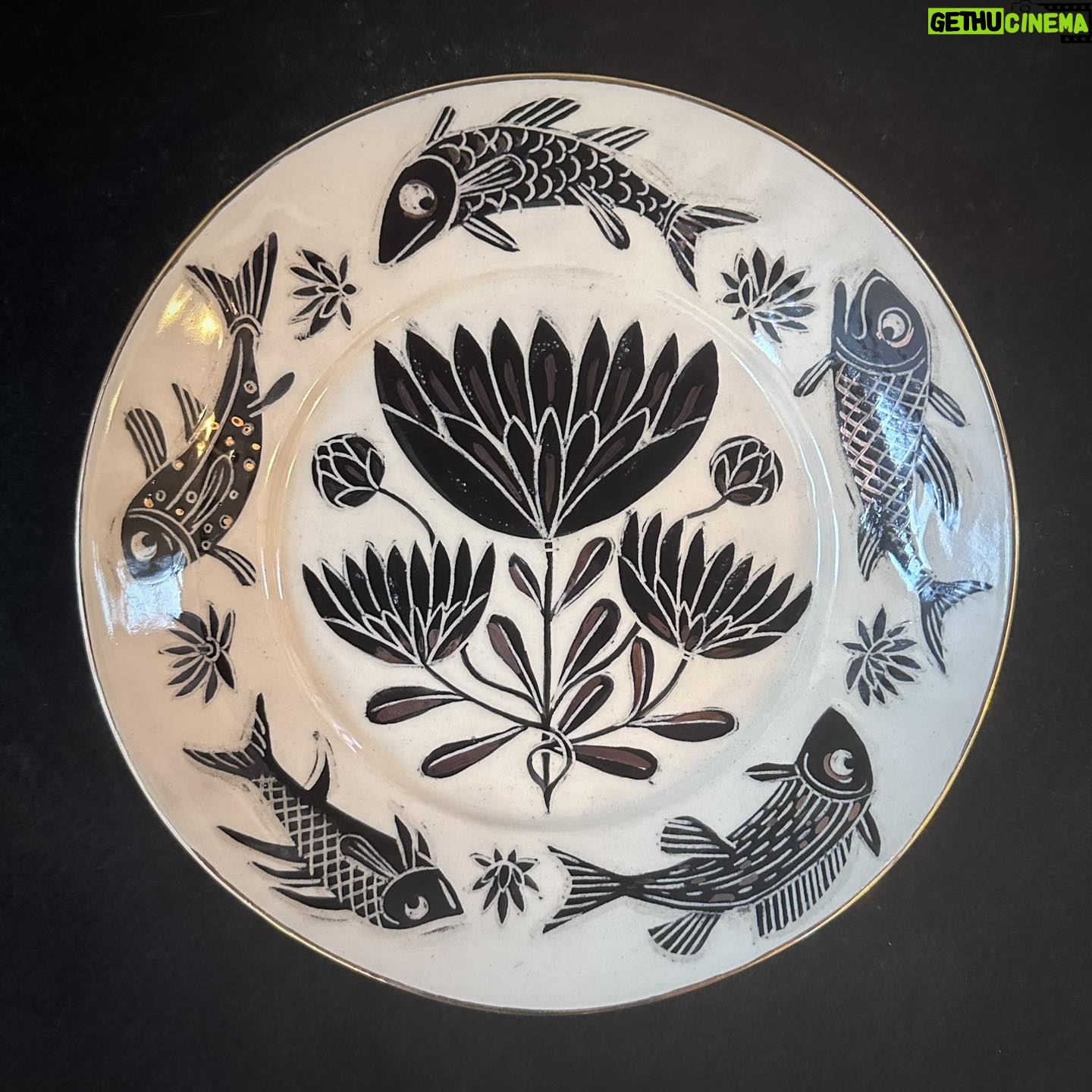 Emily Gravett - 1K Likes - These are some old plates that I recently added some lustre to. Itās soooo shiny!
#ceramicsart #pottery #lustreware