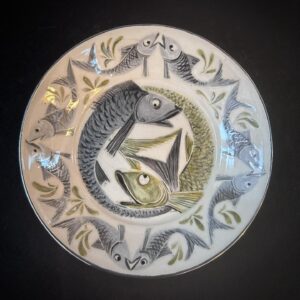 Emily Gravett Instagram - These are some old plates that I recently added some lustre to. It’s soooo shiny!
#ceramicsart #pottery #lustreware