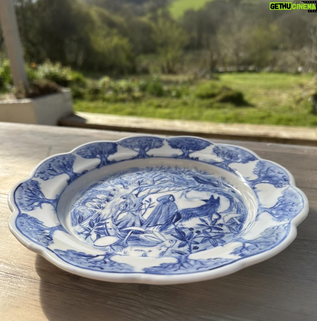 Emily Gravett - 1.9K Likes - I emptied my glaze kiln this weekend, which is always the most exciting part. Iām pretty chuffed with this plate, so I think this oneās going to go on my fairytale wall. Do remind me to take a picture of the said wall (or walls to be precise as the collection expands)
#potterylove #handmade #fairytaleonaplate #littleredridinghood