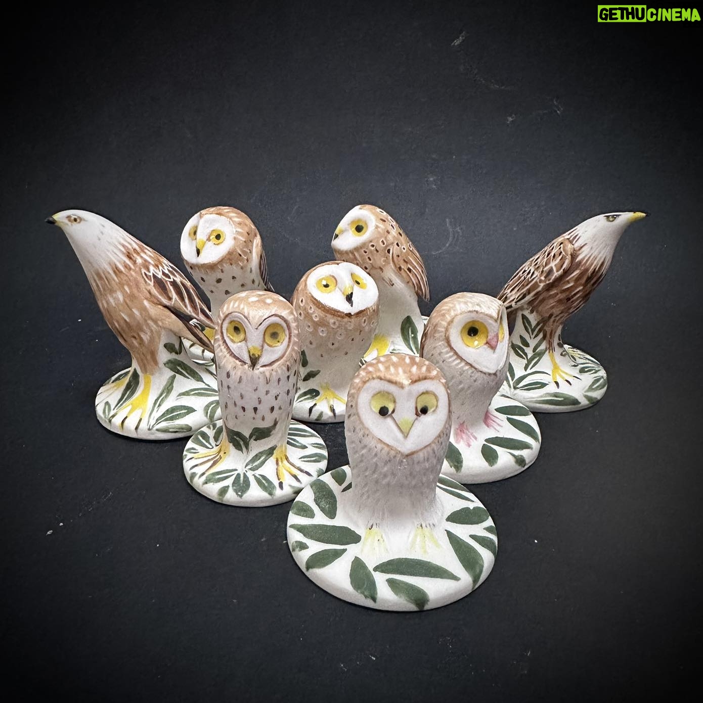 Emily Gravett - 1K Likes - Is there a collective noun for owls? (In this case with a couple of interlopers)
Iāve had such fun making these little birds.
I thought theyād be useful for last minute gifts when Iām travelling as I can pack them easily #ceramicsart #porcelain #nightowl #owlsofinstagram