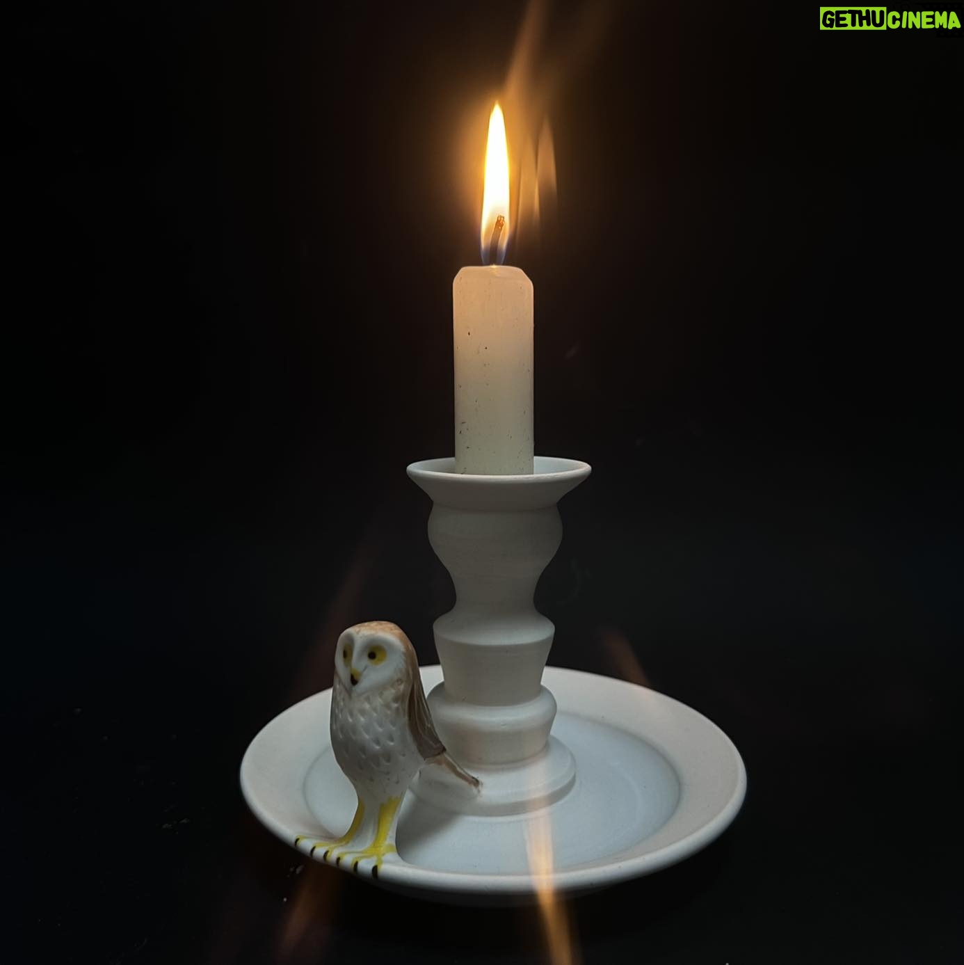 Emily Gravett - 1.1K Likes - Hereās the 2nd of 3 candlesticks I made. This is the simplest of the 3, but Iām quite pleased with it anyway.
#porcelain #ceramicsart #pottery #nightowl #candlestick #candlestickholders