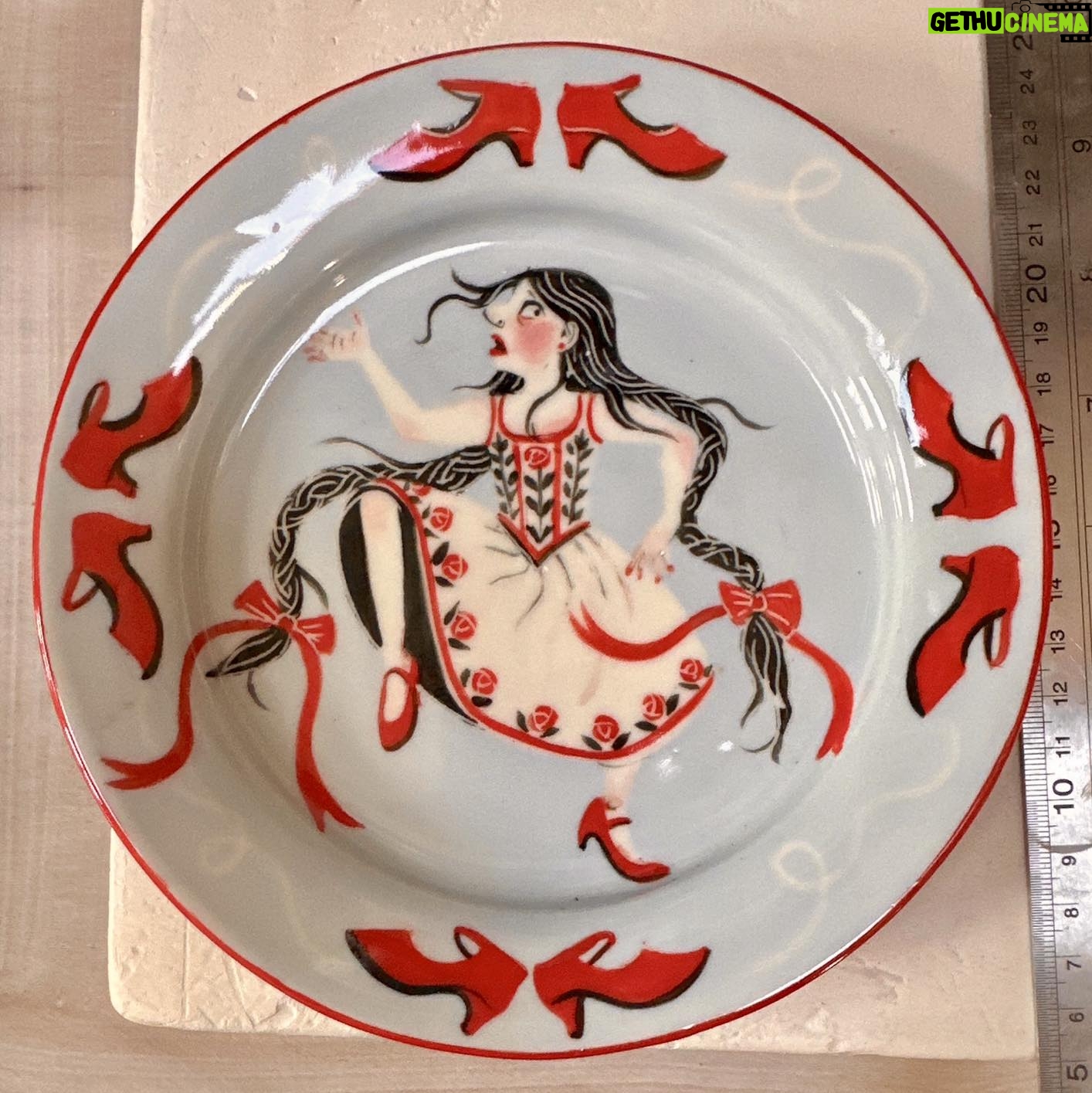 Emily Gravett - 2.2K Likes - Another little Fairy Tale plate. Iām pretty sure this one is easy to guess?
#handmade #pottery #fairytaleonaplate #potterylove