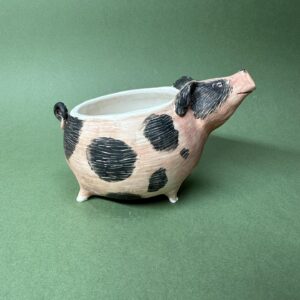 Emily Gravett Instagram - The first of 2 pigs I made in this firing.
Oh I had such fun! I put the pens in for size comparison as no one knew how big my previous rabbit pots were.
#potterystudio #porcelain #potterylove #outofthekiln #ceramics #handmade #pigs #pigpot #pigpottery