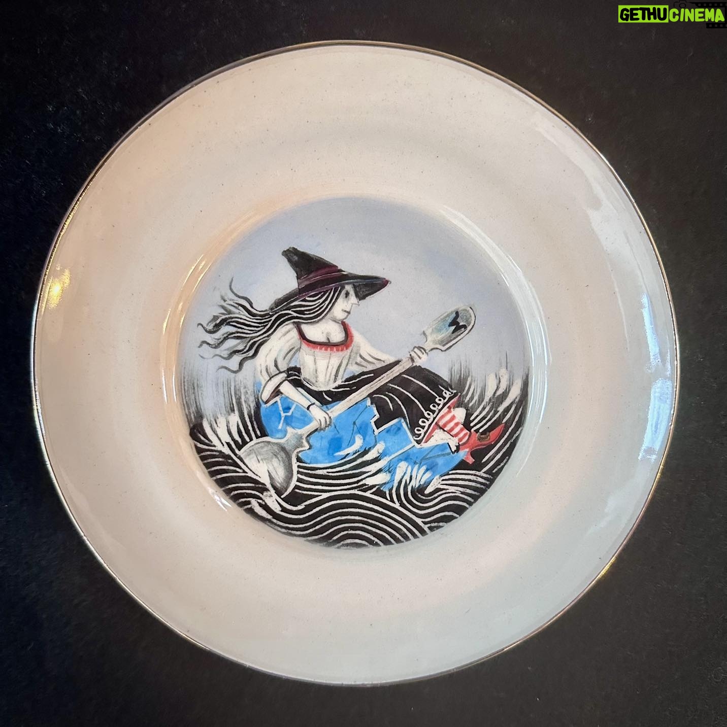 Emily Gravett - 1K Likes - These are some old plates that I recently added some lustre to. Itās soooo shiny!
#ceramicsart #pottery #lustreware
