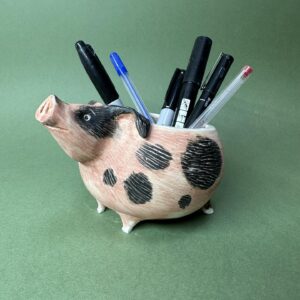 Emily Gravett Instagram - The first of 2 pigs I made in this firing.
Oh I had such fun! I put the pens in for size comparison as no one knew how big my previous rabbit pots were.
#potterystudio #porcelain #potterylove #outofthekiln #ceramics #handmade #pigs #pigpot #pigpottery