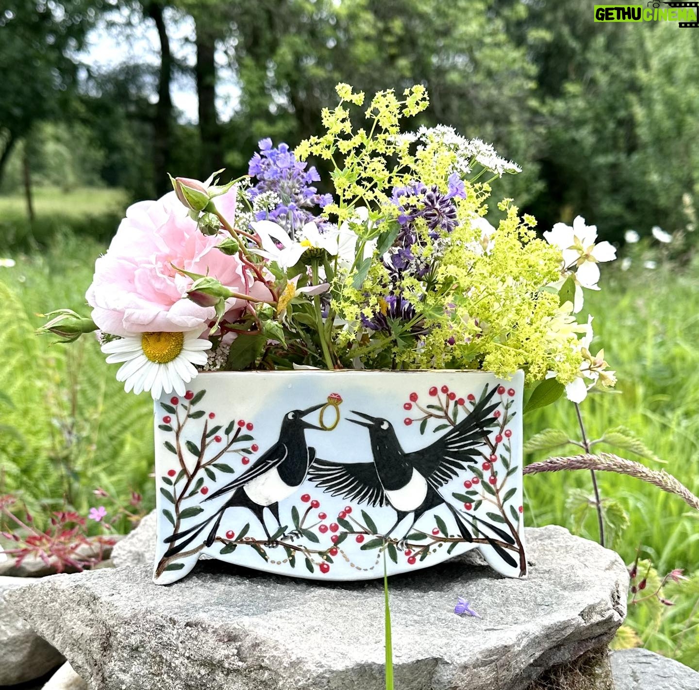 Emily Gravett - 766 Likes - Happy Saturday!
Iāve not had much time for pottery (or social media) lately, and itās taken me ages to finish a kiln load. Then itās all been a bit disappointing. I had high hopes for this flower brick, but I canāt have wiped the feet properly after glazing because a couple of the feet chipped. Not drastically. It still stands fine and I ground it down, but it isnāt perfect. I have to decide whether to keep it or sell as a second.
Do excuse my flower arranging. Itās definitely NOT in my skill set unlike my good friend @laylarobinsondesign who is a flower master. Iām more of a shove them in type!
More fails to follow, and a few I think Iāve saved with a touch of bling #handmade #magpiesofinstagram #handmade #ceramicsart #porcelain #flowerbrick #pottery #potterydisaster #magpie